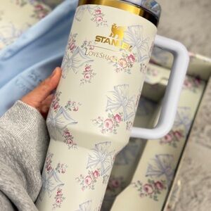 Stanley x LoveShackFancy Quencher H2.0 Tumbler - 40 oz - Rosa Beaux Blue